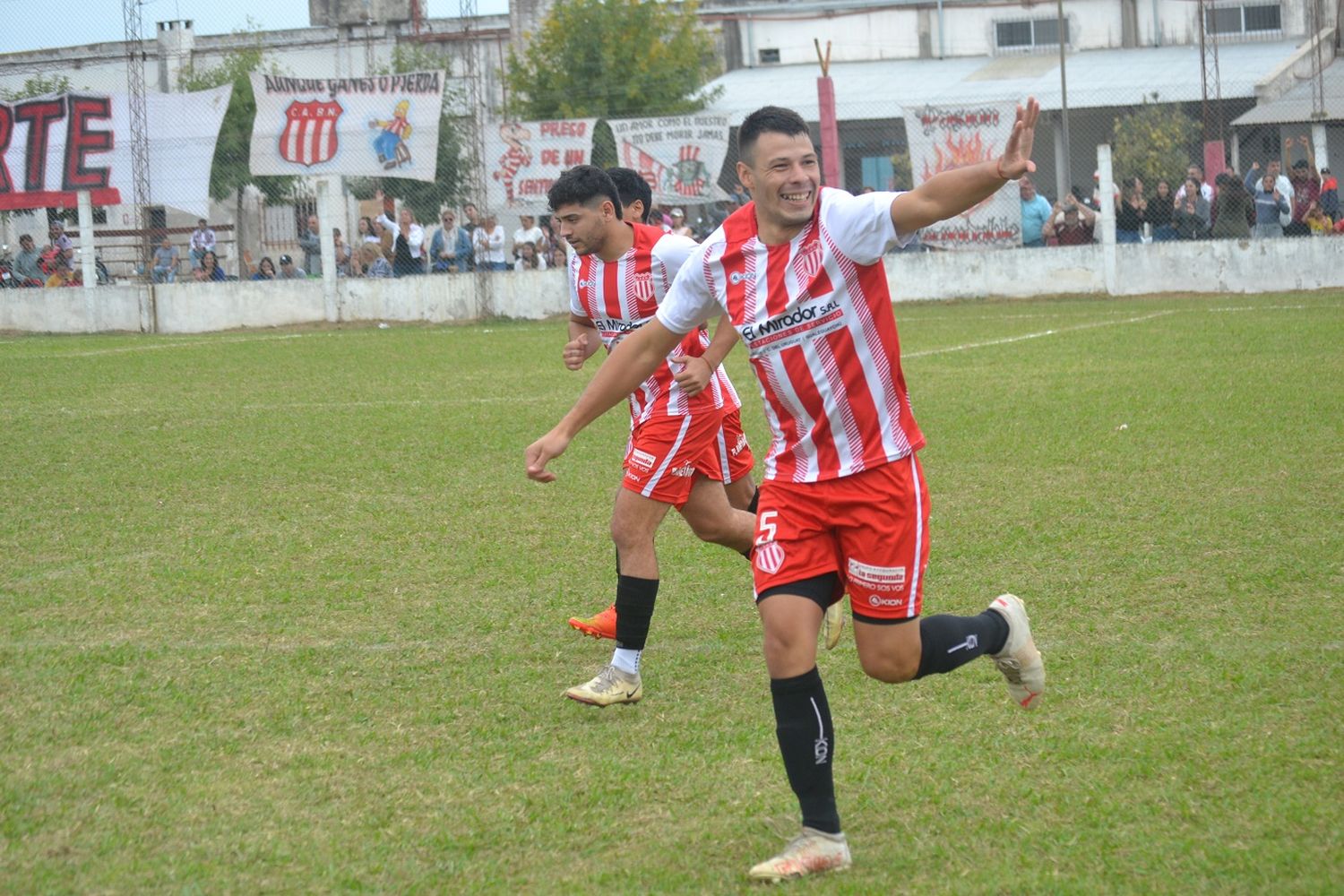 Barrio Norte comenzó ganando desde los vestuarios. A los 15 segundos Enzo Basualdo abrió el marcador y luego vino la goleada.