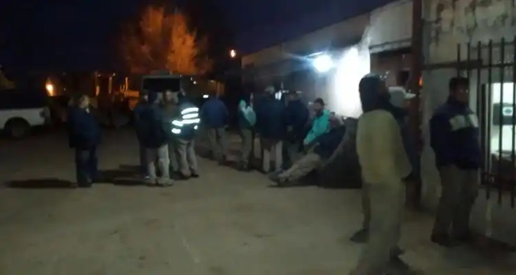 Tras otra asamblea y dialogar con funcionarios, empleados del Corralón retomaron tareas
