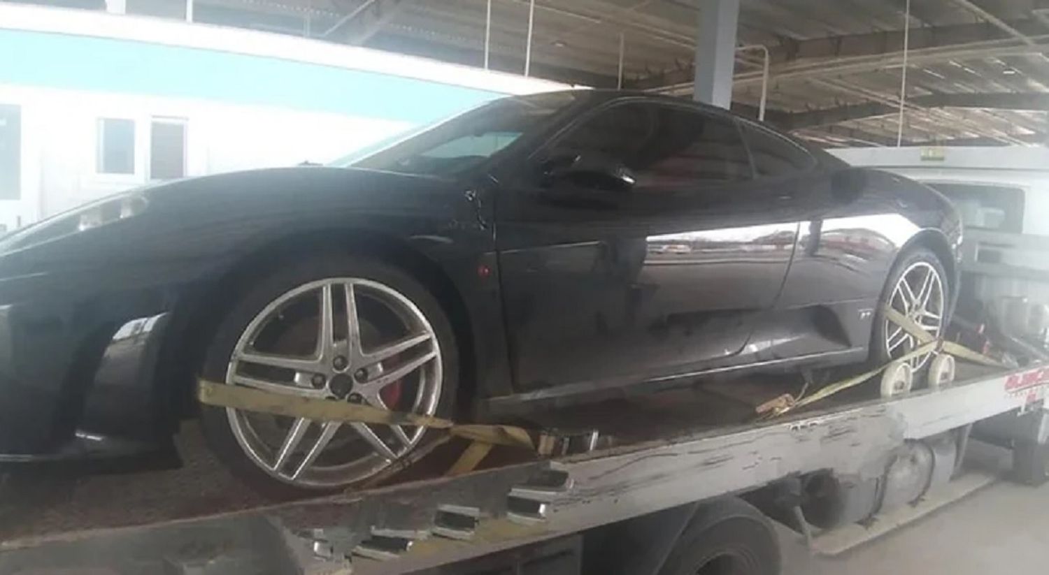 Incautaron en el Puente Fray Bentos - Gualeguaychú una Ferrari con patente española de un ex arquero de la Selección
