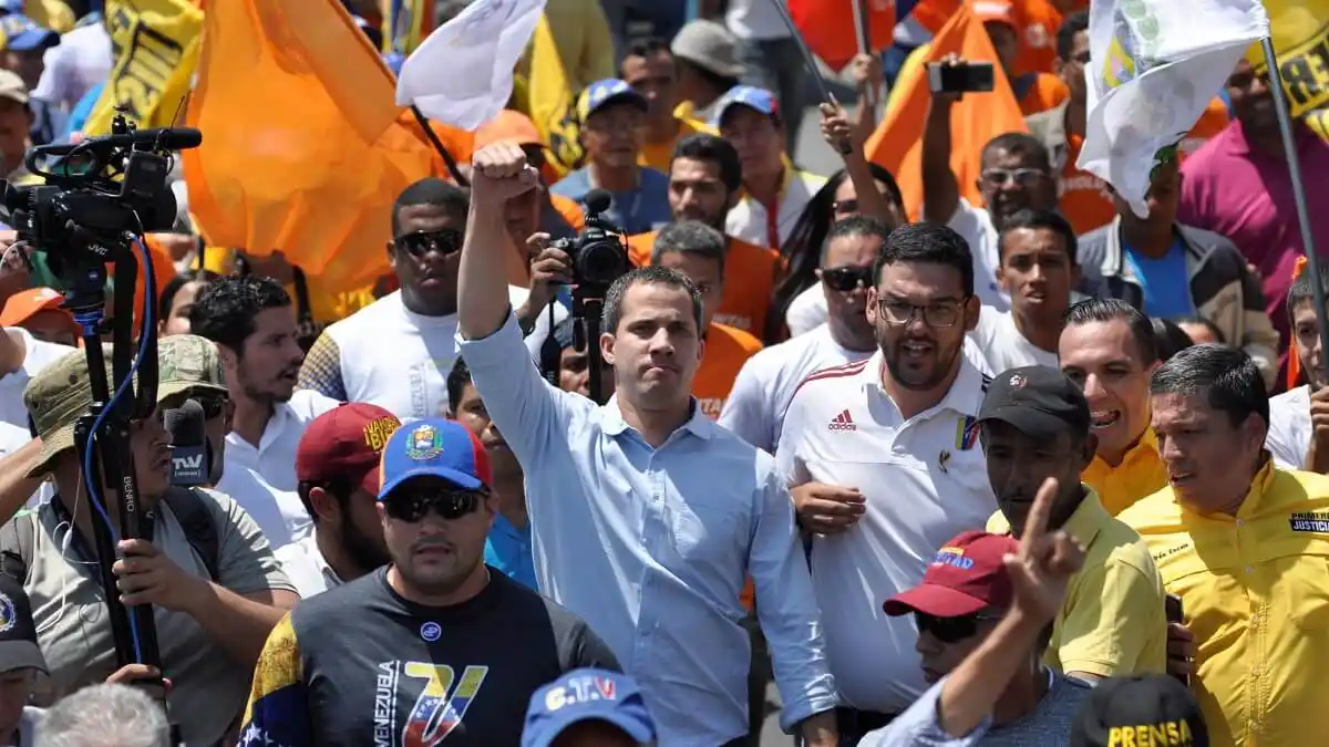 ¡CON LA OPOSICIÓN HECHA AÑICOS! Maduro no tiene que hacer mucho esfuerzo para perpetuarse en el poder