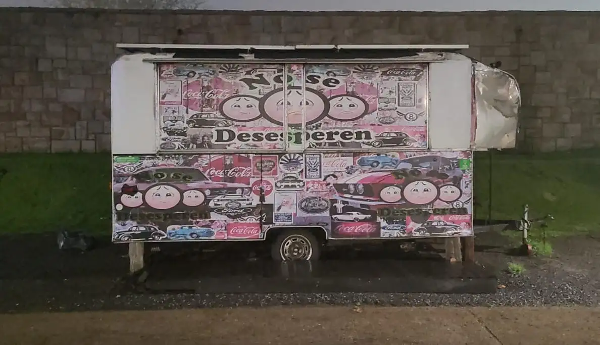 El food truck se encuentra ubicado frente al Parque.