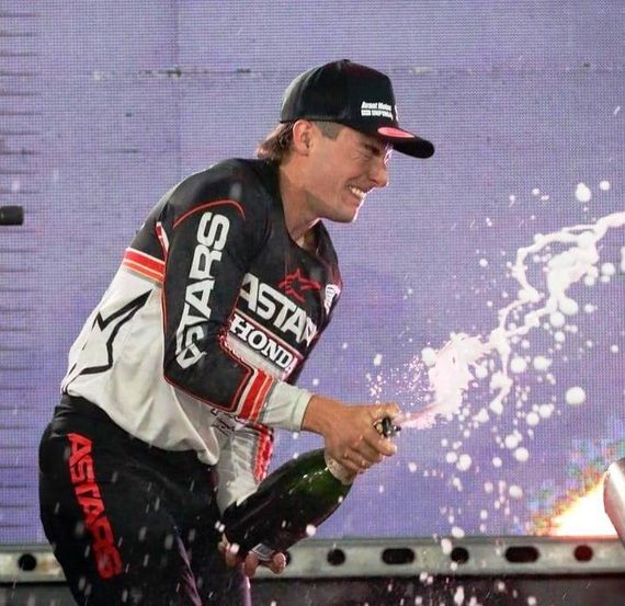 Fermín Cicimarra se lució en la competencia de Supercross en Pinamar