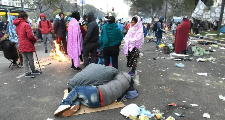 El negocio de los planes sociales también tiene ventanillas en San Pedro