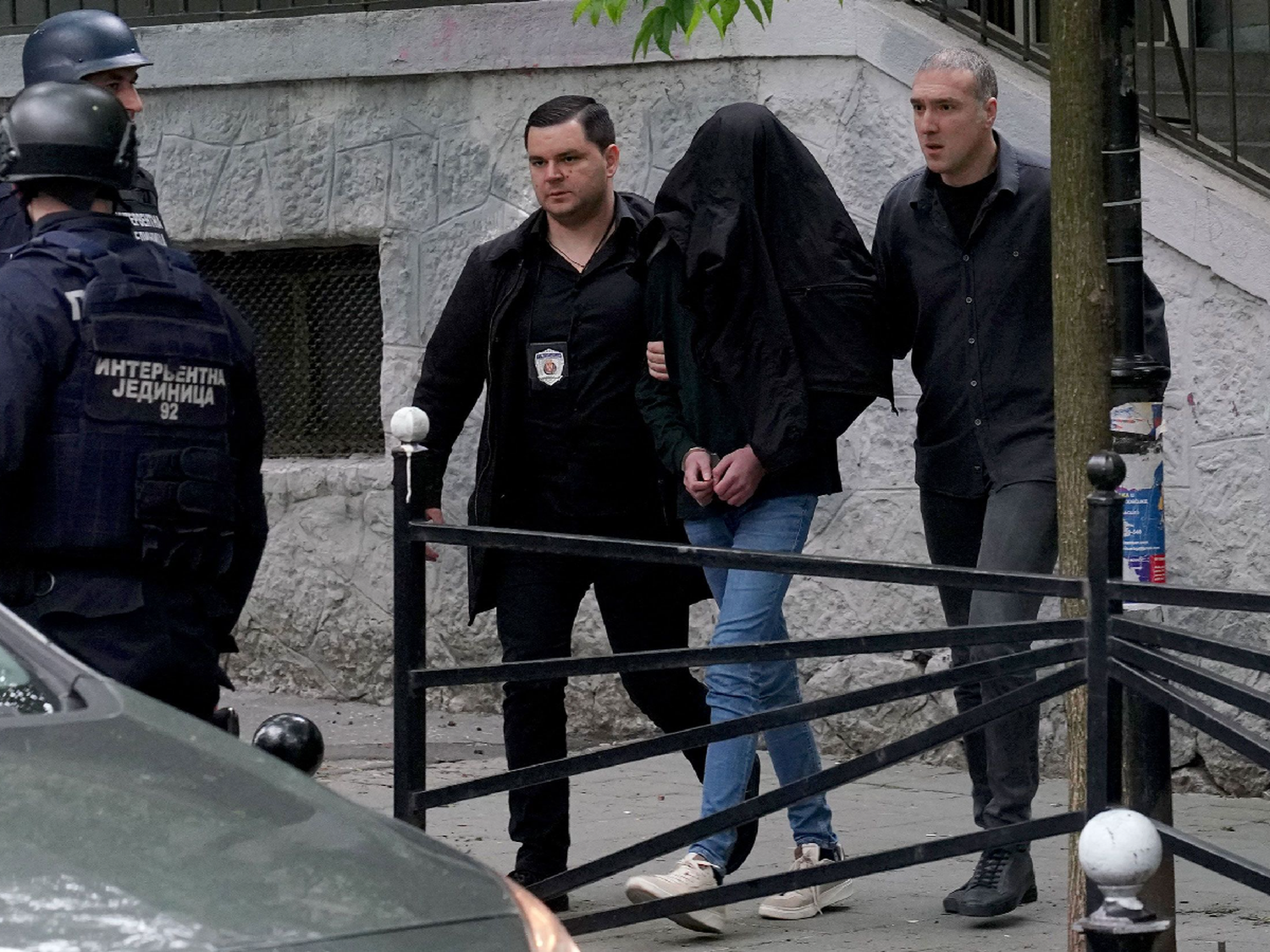 Serbia: Un adolescente mató a ocho alumnos y a un guardia de seguridad en una escuela de Belgrado