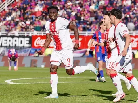 Con dos goles de J.Caicedo, el Globo venció 2 a 0 de visitante al Ciclón en el clásico. Foto:DA