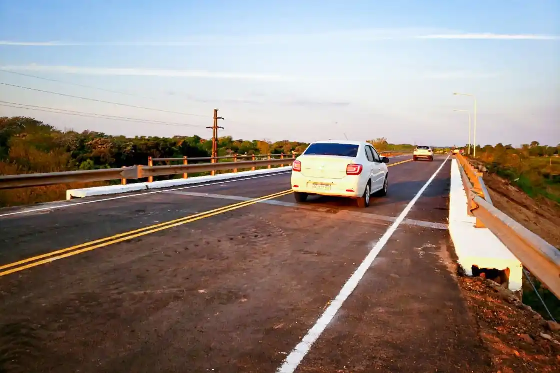 Habilitaron el tránsito por el puente sobre alto nivel en el acceso a Enrique Carbó
