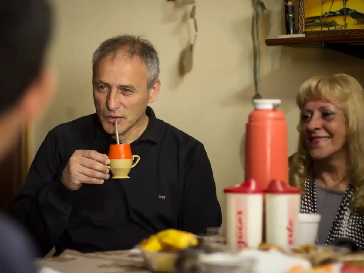 Baldassi dijo que el domingo la opción es "un país como el que estamos construyendo o volver al tren fantasma"