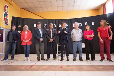 Kicillof estuvo en Benito Juárez y recorrió los avances de obra de un nuevo jardín maternal