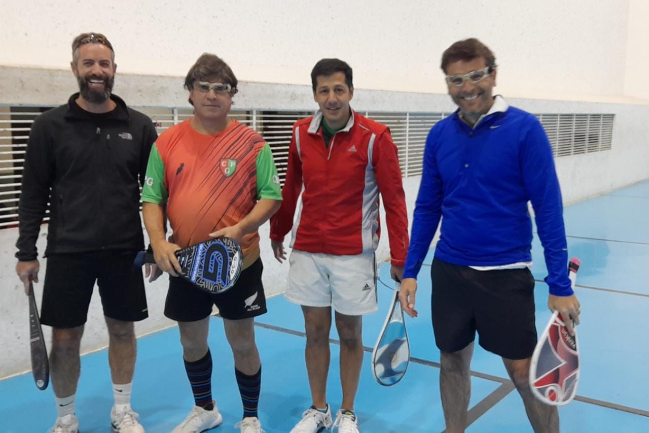M. Louzán y el "Bambi" Frías sobre el final sintieron el rigor y la mejor definición de G. Löbbe y V. Carbone que se impusieron por 25-23 y festejaron como si hubieran ganado la final.