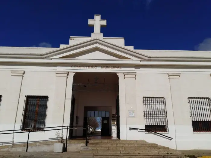 Trabajo del Museo Histórico y el Municipio en el cementerio municipal