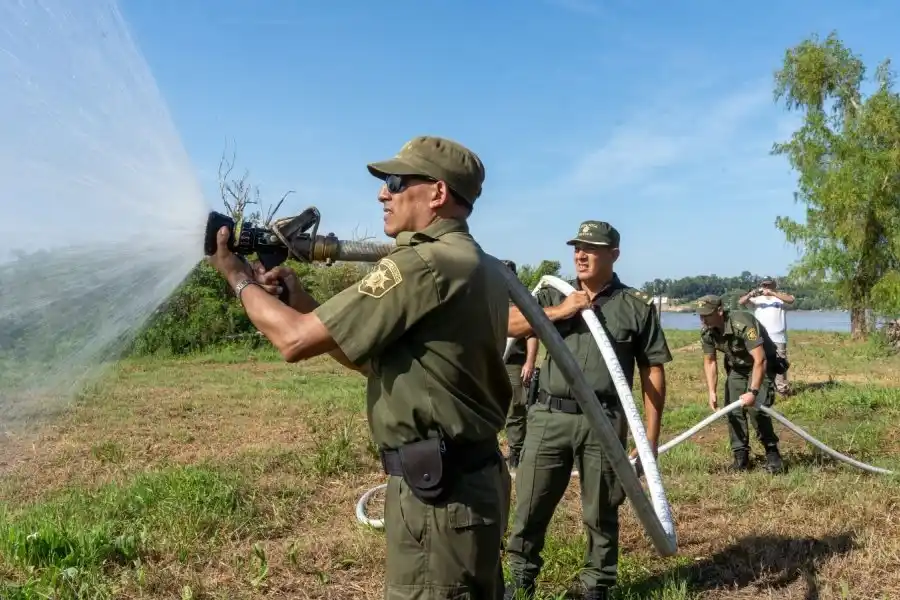 Los Pumas se capacitan en manejo de fuego para proteger los humedales del Litoral