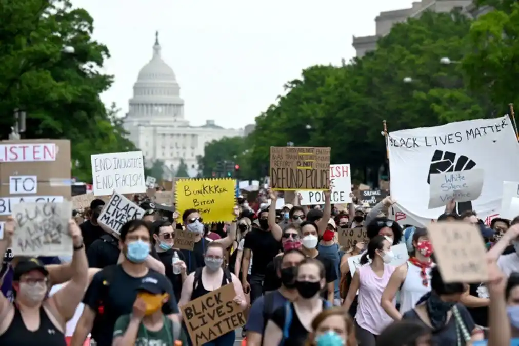 Multitudinaria marcha en Washington contra el racismo y la brutalidad policial