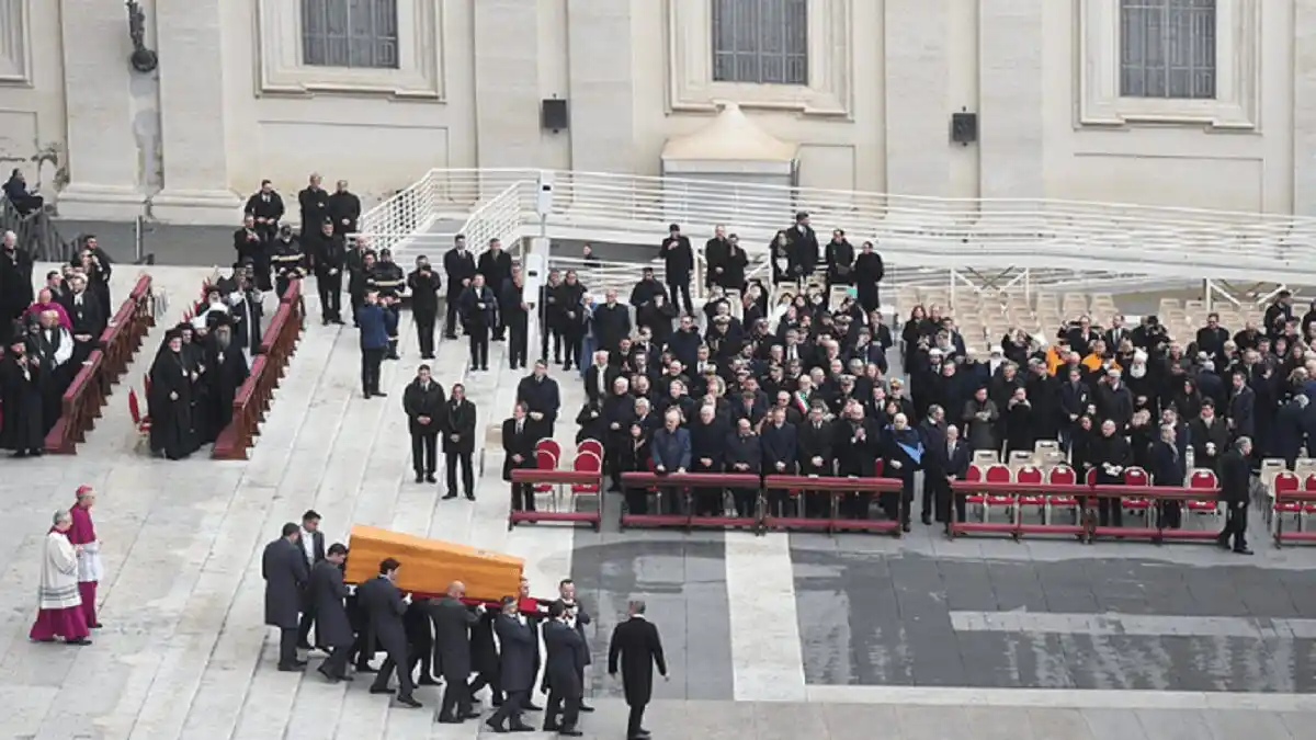 ASÍ FUE EL MONUMENTAL sepelio del papa emérito Benedicto XVI (+Fotos)