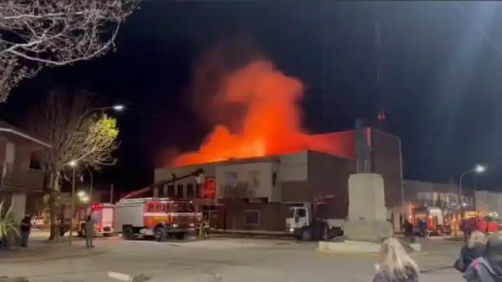 Los daños en el teatro de San Cayetano: “Se vino abajo el techo de la sala principal”