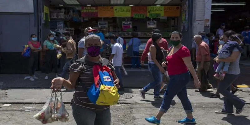 Venezuela supera los 1.000 casos diarios de COVID-19 en medio de la «flexibilización»