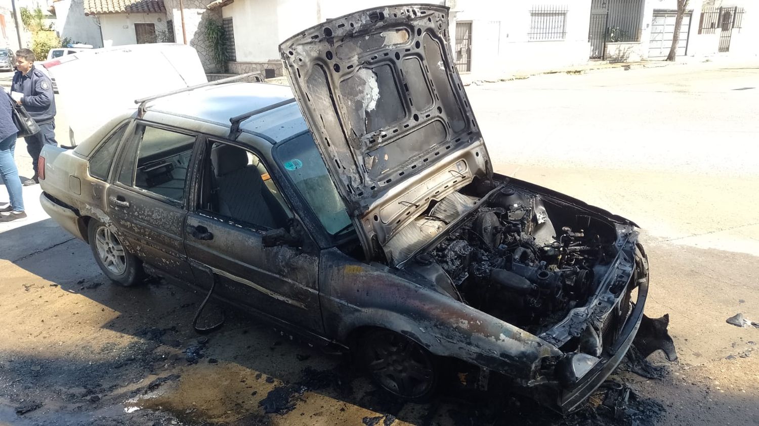 Incendio de vehículo en Concordia movilizó a Bomberos Voluntarios