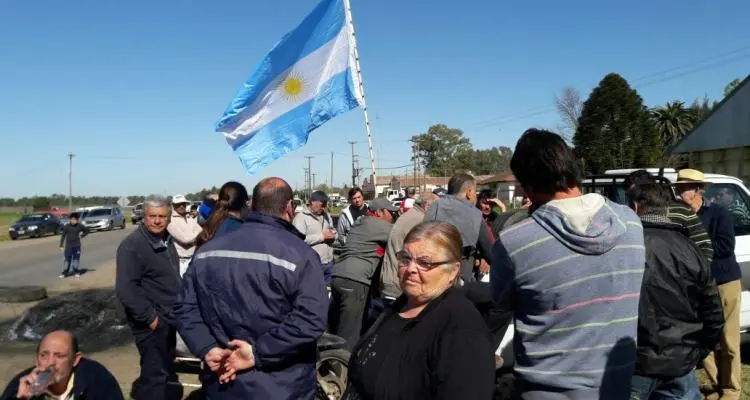 Corte Ruta 191: En asamblea, decidieron seguir con el corte hasta que llegue el Intendente