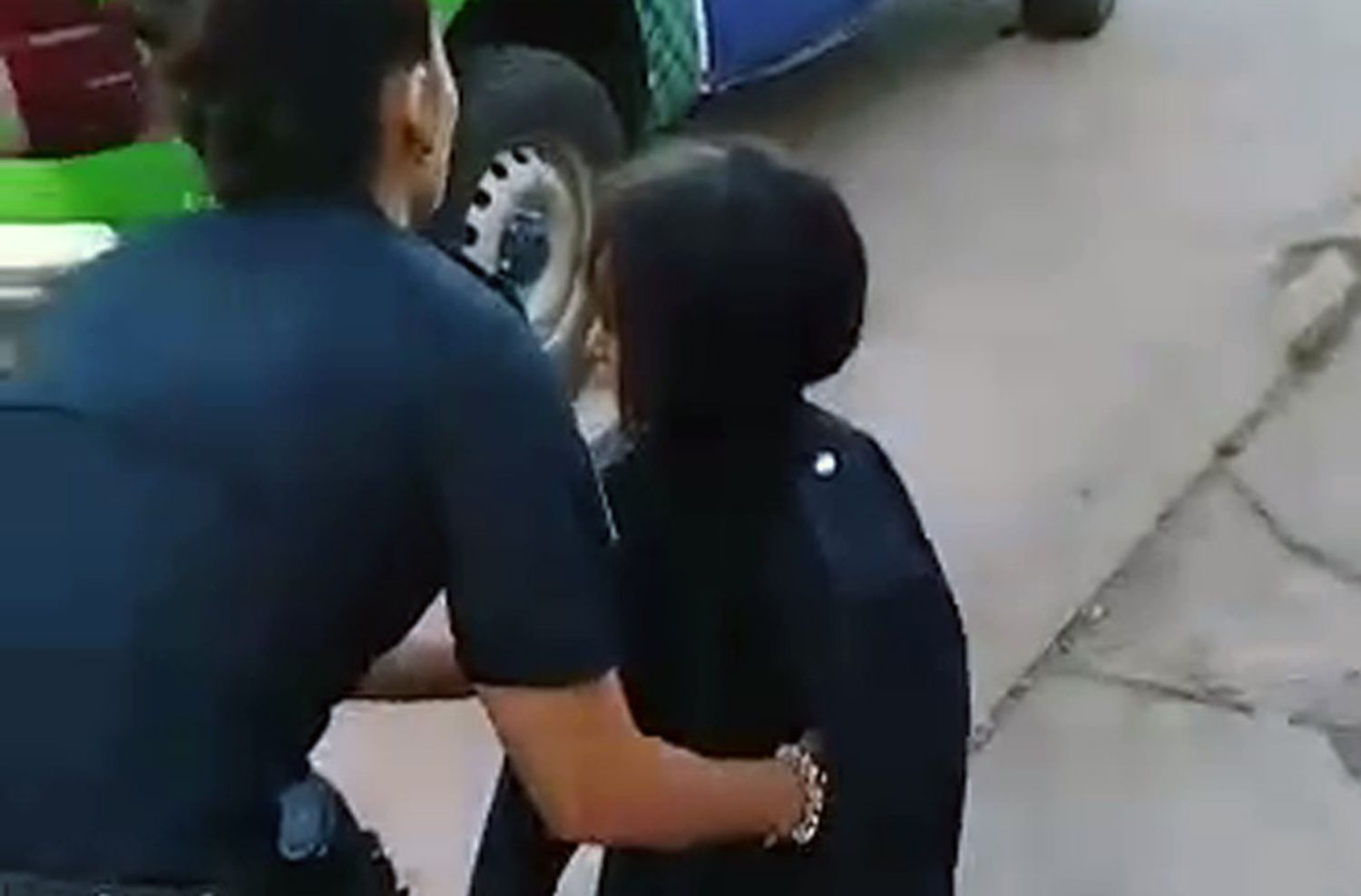 Conmovedor video: así rescató la policía a la nena que estaba desaparecida