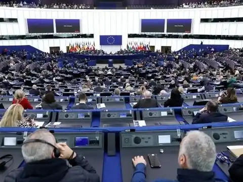 El Parlamento Europeo adoptó dos textos clave para endurecer la política migratoria.