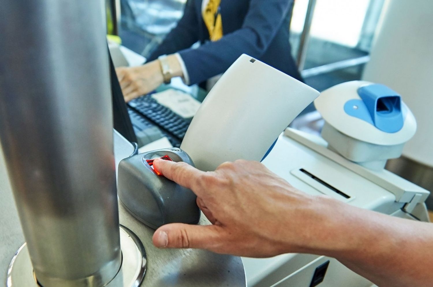 Aeropuertos: menos controles