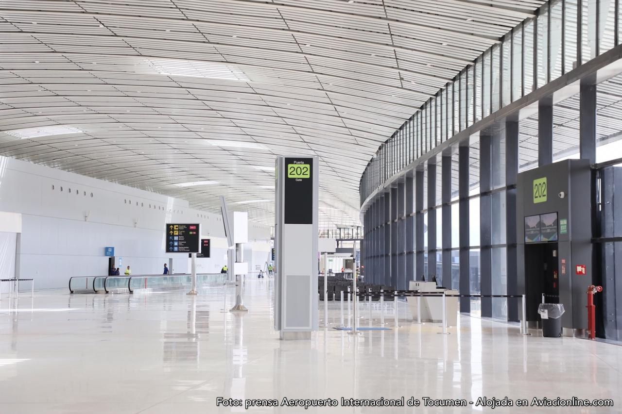 Panamá extiende la suspensión de vuelos internacionales por 30 días más