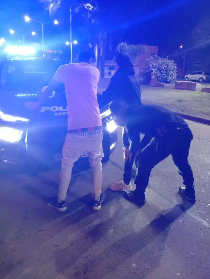 Intenso operativo policial en Rafaela: dos aprehendidos y un vehículo secuestrado - 1