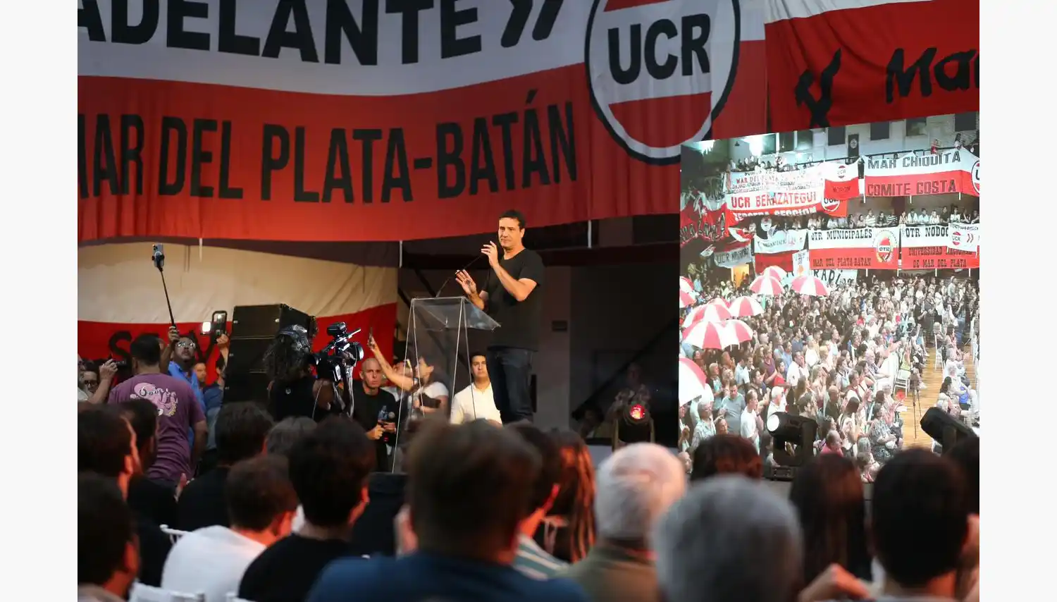 El Presidente de la UCR bonaerense y Senador Nacional, Maximiliano Abad  expresó: "A partir de hoy arranca un camino de construcción".