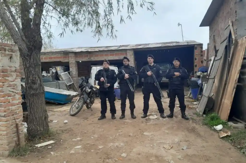 Cuerpo Guardia de Infantería y de la Comisaría 24a allanaron una vivienda de la Manzana 6.