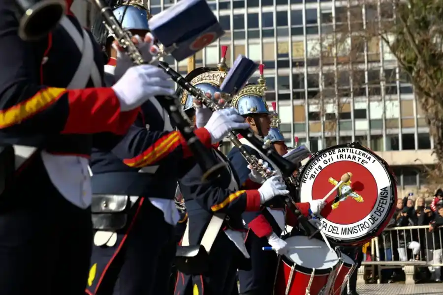 Los Granaderos le cantaron el feliz cumpleaños a Milei
