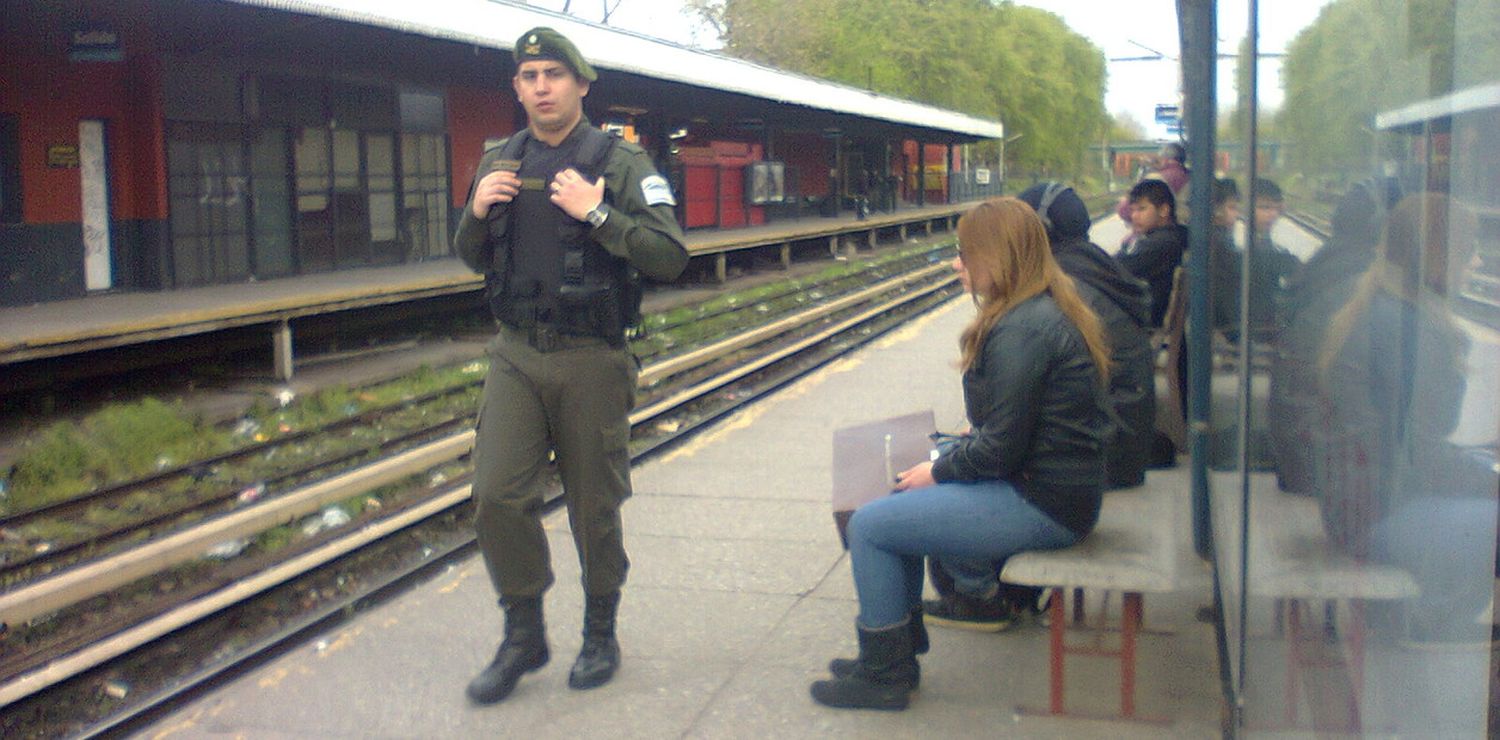 El Gobierno reglamentó el uso de pistolas eléctricas Taser en estaciones de trenes y aeropuertos