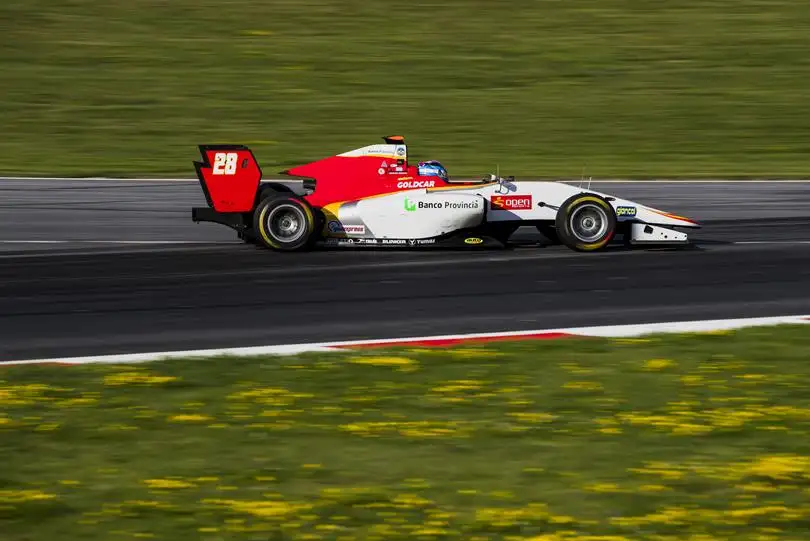 GP3: Siebert mejoró en la primera final