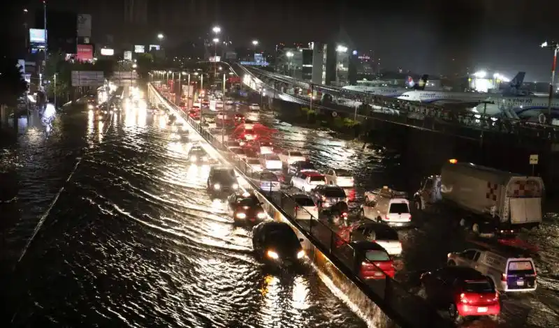 La tormenta Lidia pone en alerta máxima a la costa del Pacífico de México