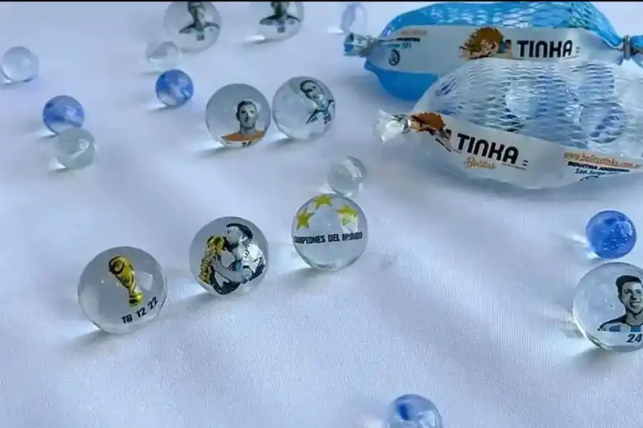 Nostalgia pura: cómo es la edición limitada de las bolitas de los campeones del mundo