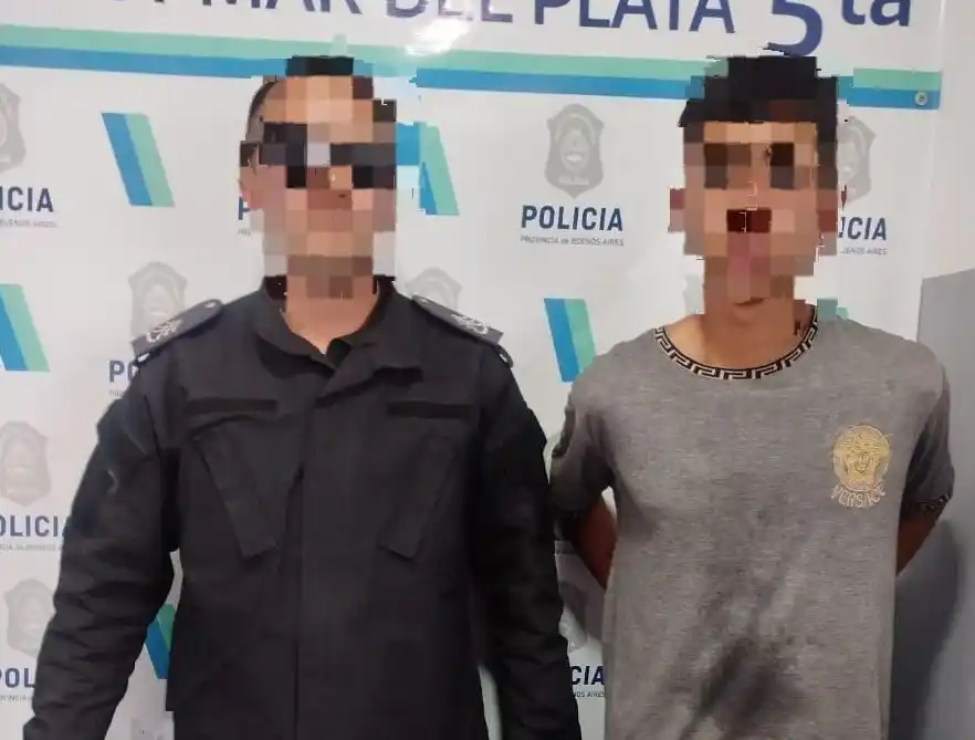 Al advertir la presencia policial, el hombre descendió del rodado e intentó darse a la fuga a pie.