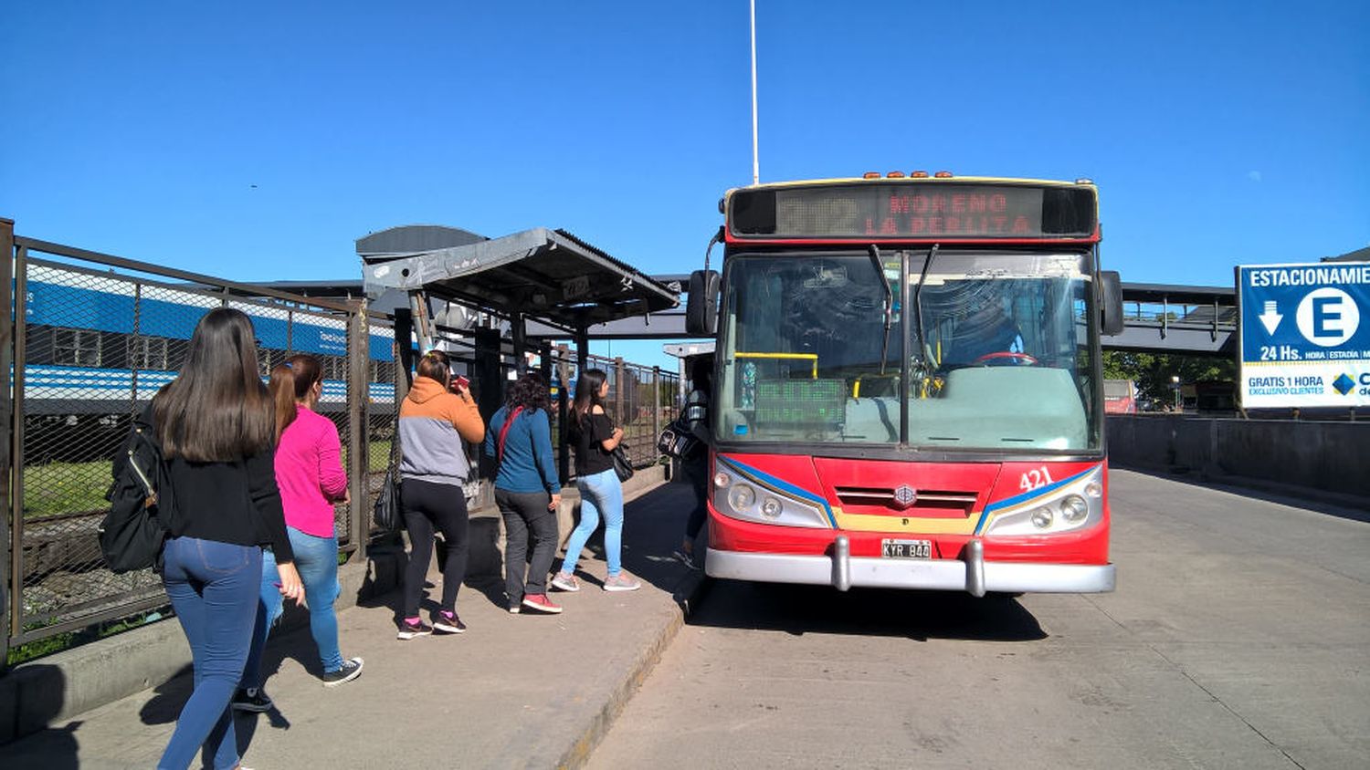 Los boletos de colectivos y trenes en el AMBA aumentan desde el 1 de enero y seguirán subiendo por mes en 2023