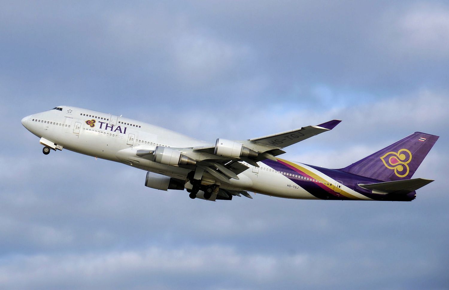 Thai Airways pone en venta gran parte de su flota de aviones, entre ellos sus Boeing 747-400