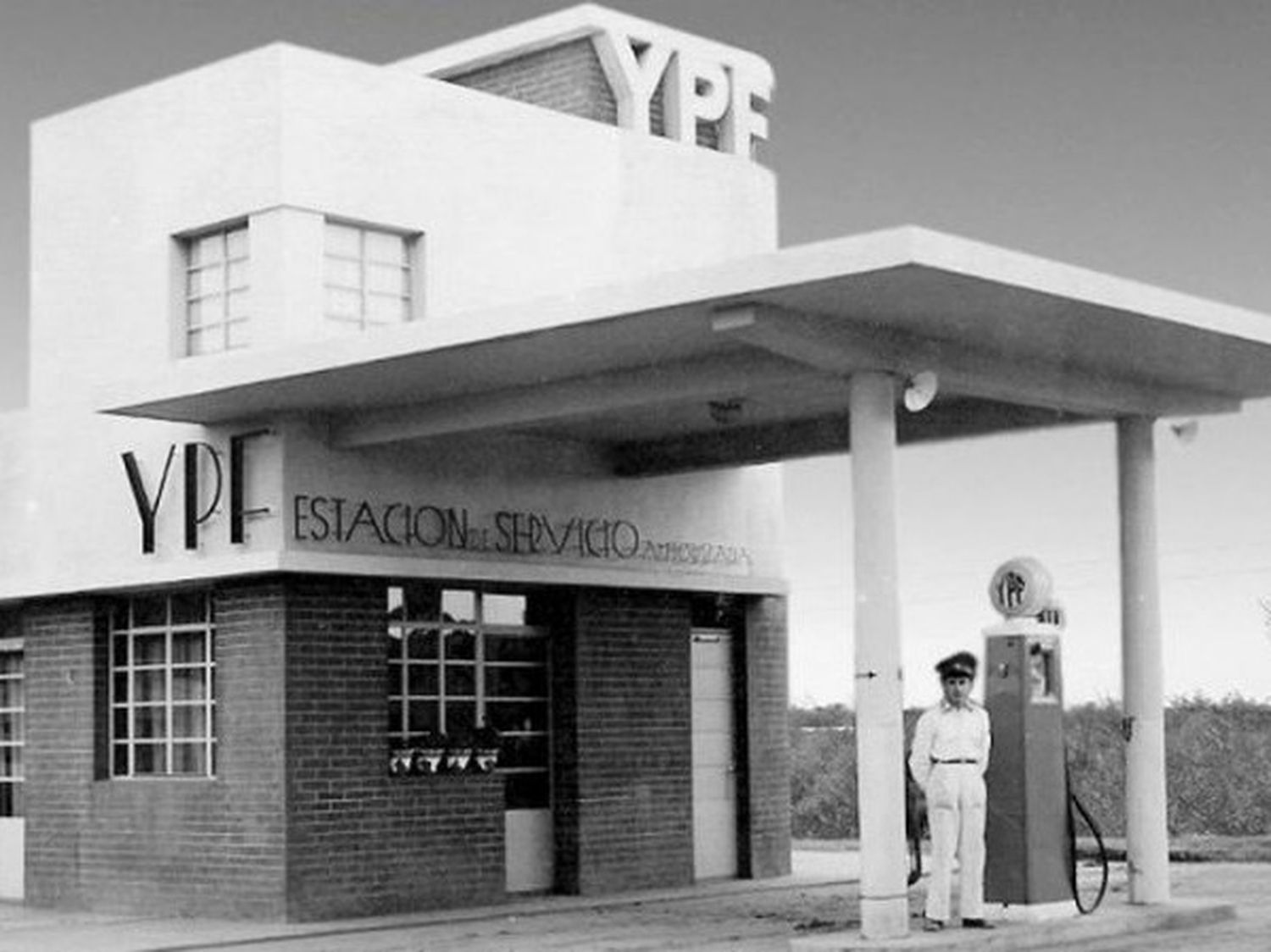 Antigua estación de YPF. Foto: autoclub.org.ar