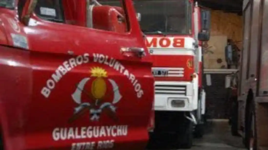 Se incendiaron tres autos en la noche del sábado: daños totales