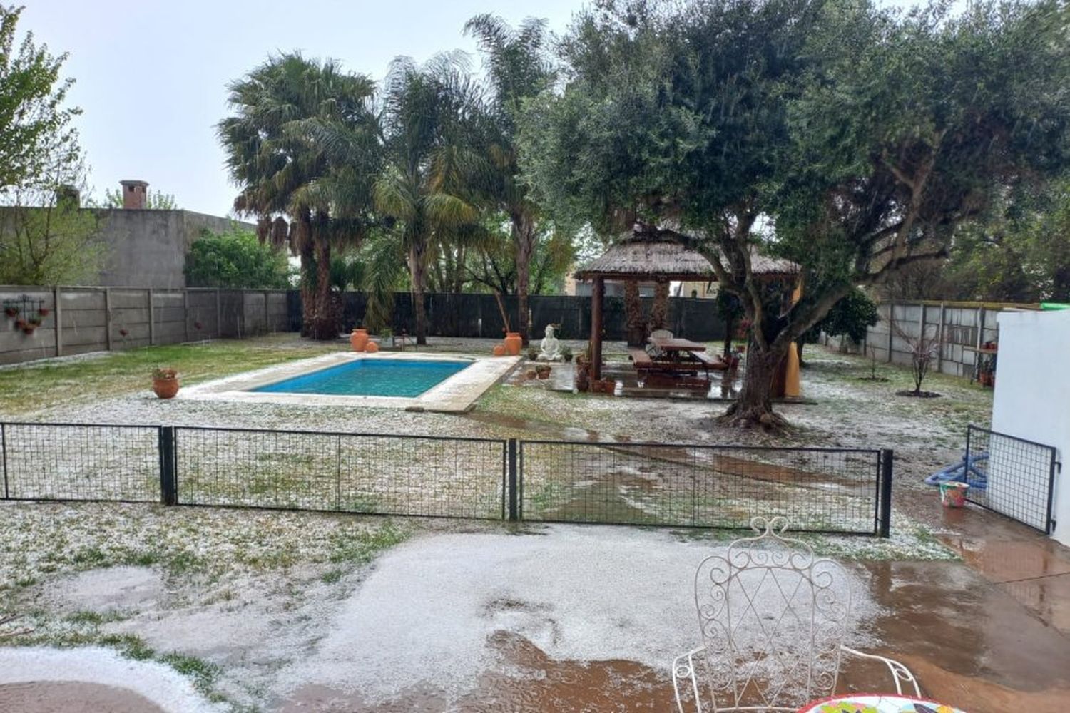 Primavera bajo agua y granizo en la región: “Eran pequeñas piedritas, muy pequeñas”