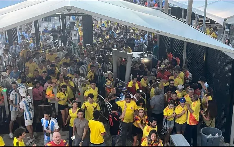¿LO PAGARÁN CARO? Aficionados demandan a organizadores de final de la Copa América por caos en el estadio