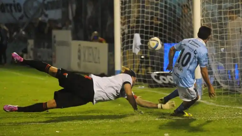 El duelo de necesitados fue para Colón