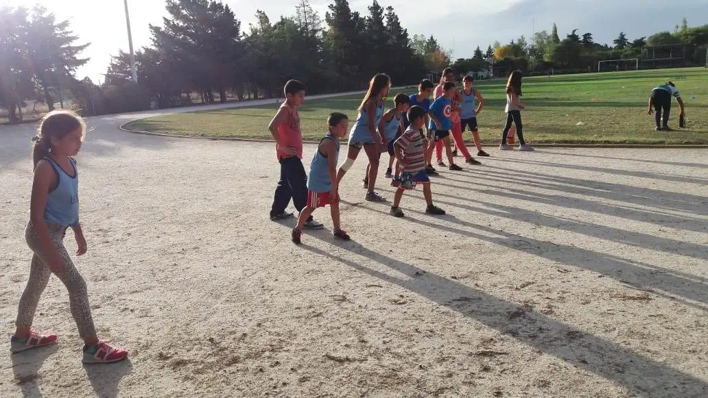 Cada vez más niños en la Escuela Municipal de atletismo