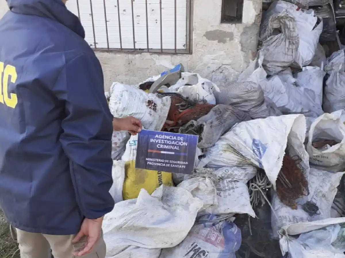 Detienen con $3,7 millones y 4 toneladas de cobre al jefe de una banda que robaba cables en Santa Fe