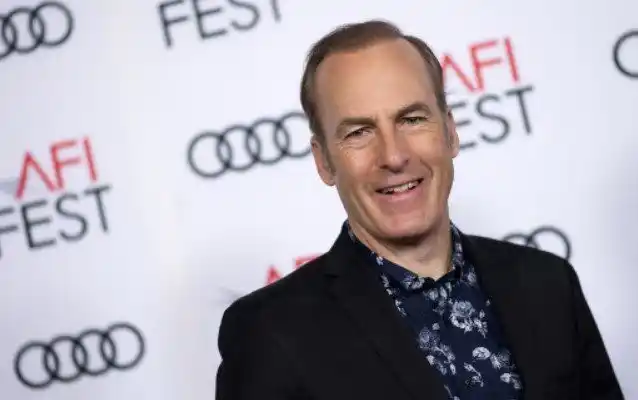 El actor Bob Odenkirk colapsa durante grabación