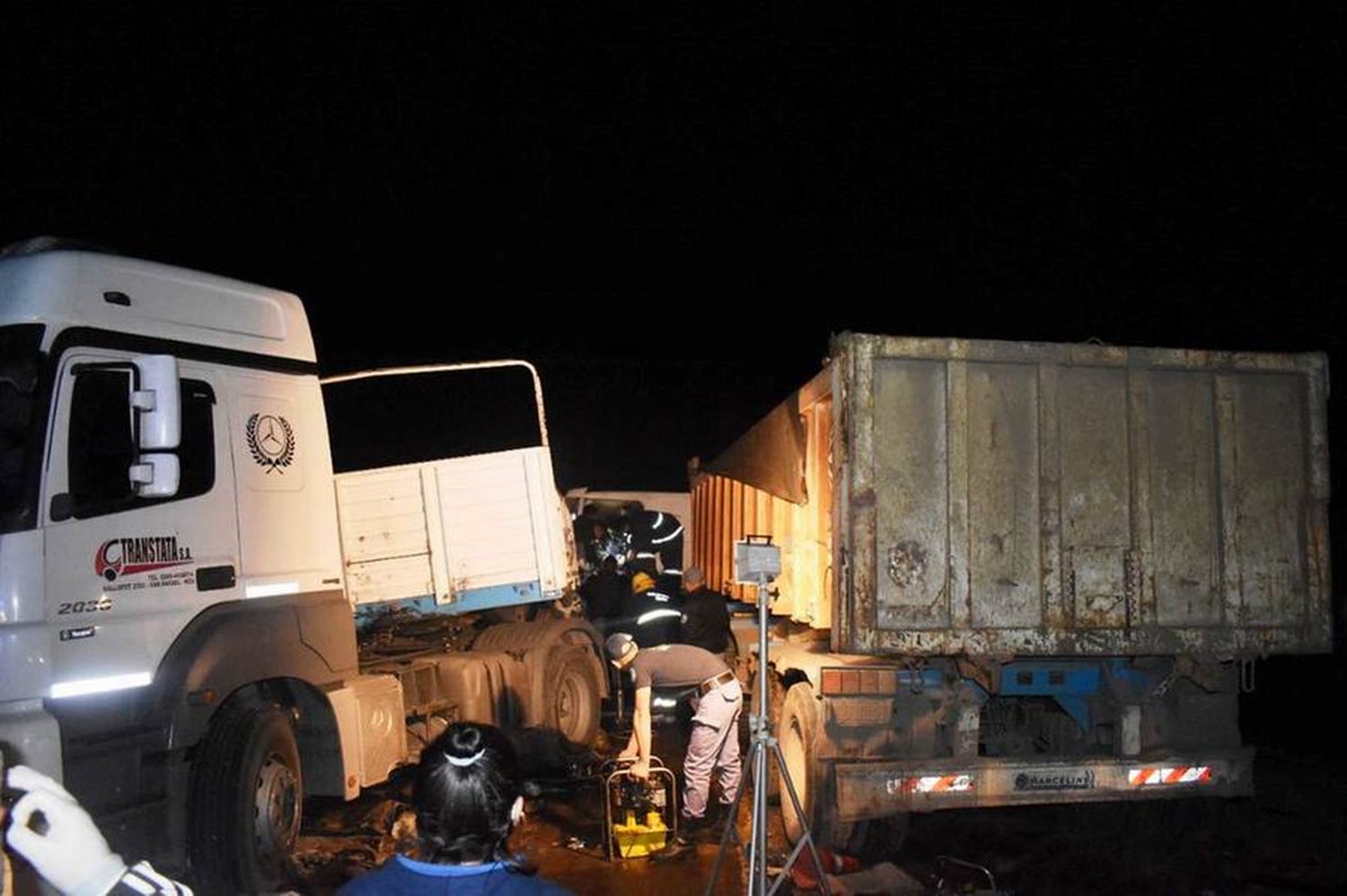 Choque entre camiones
dejó un herido grave