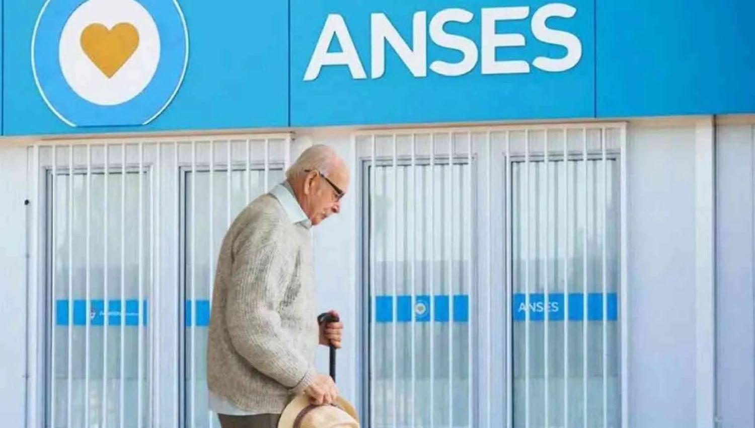 Jubilados y pensionados cobrarán también un bono de 55 mil pesos.