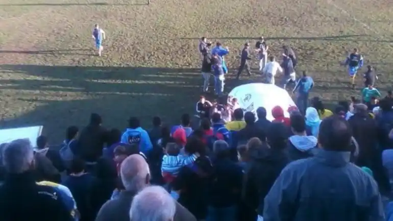 Batalla campal en partido del ascenso en General Rodríguez