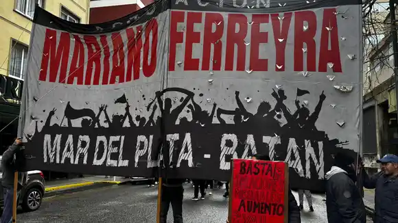 Protesta en el centro: la Agrupación Mariano Ferreyra marchó por trabajo y salarios dignos