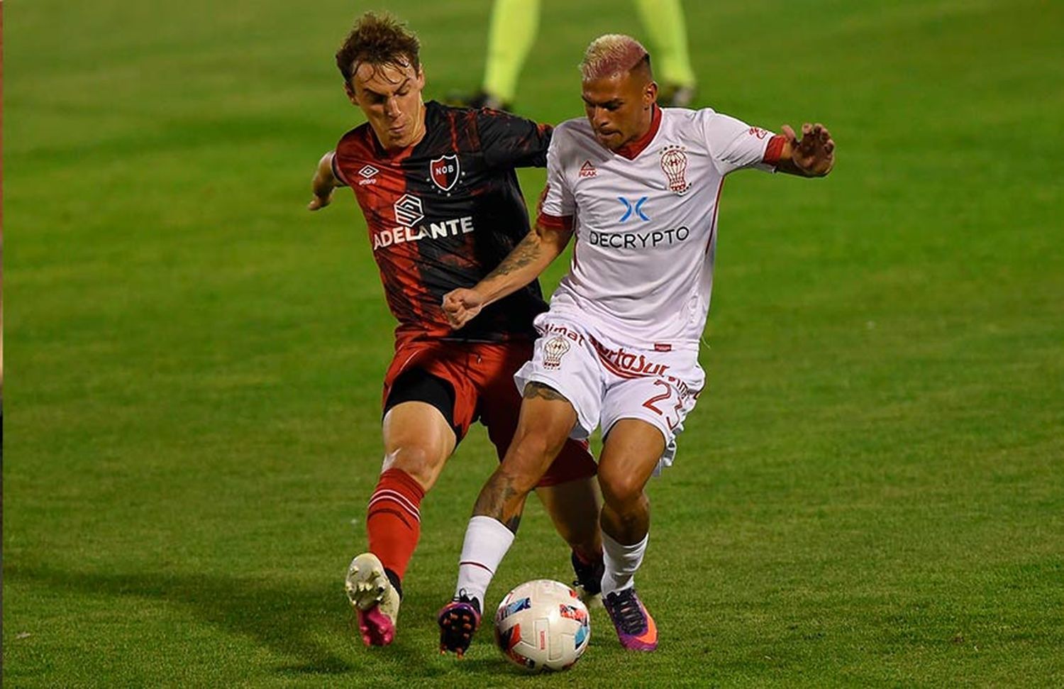 Newells jugó mal, volvió a decepcionar de local y cayó ante Huracán