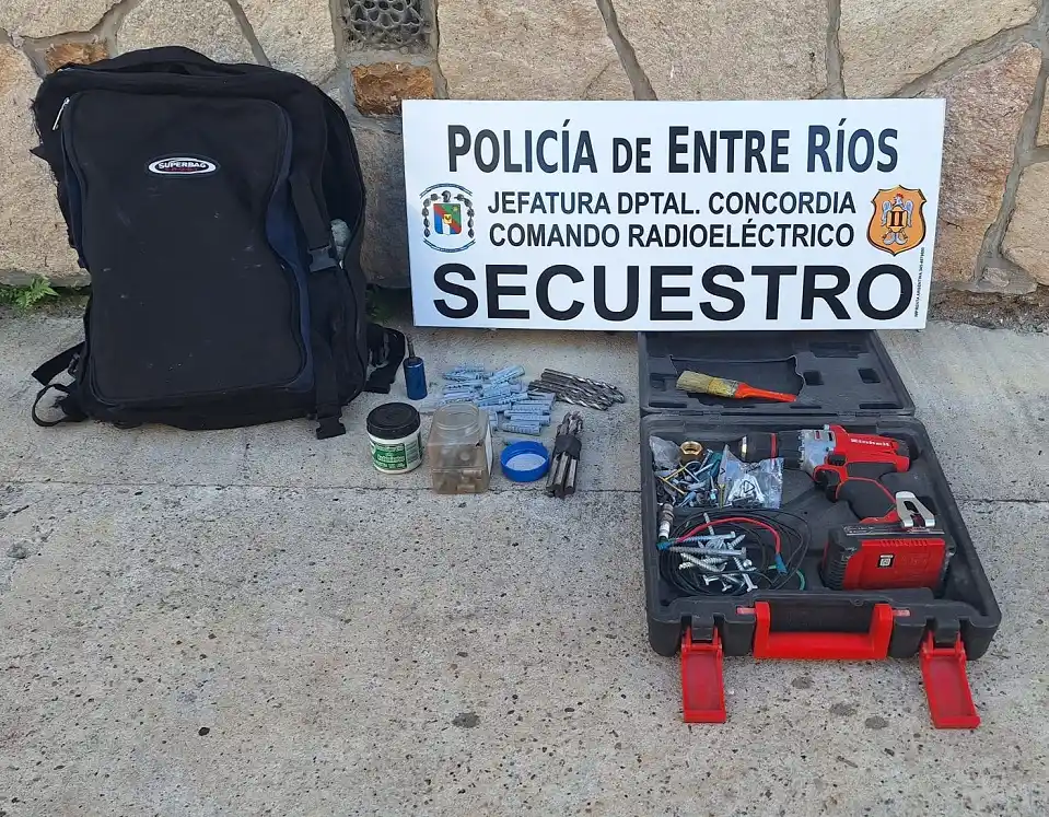 Detenido cuando escapaba con un maletín con herramientas robado